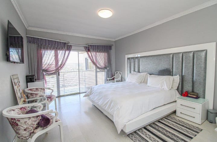 5 Bedroom Property for Sale in Nahoon Valley Park Eastern Cape